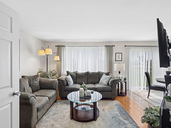 3rd image of 22975 Westwind Dr