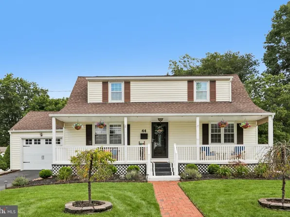 44 Pintinalli Dr, Hamilton, NJ 08619