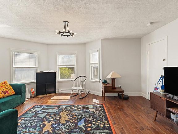 4th image of 2 Essex St #2R