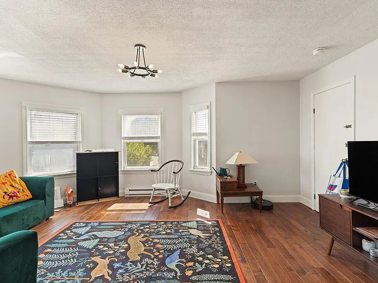 2 Essex St #2R — Photo 4