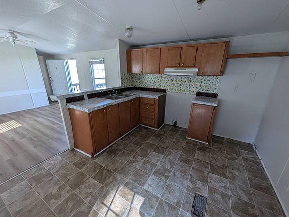 5th image of 111 Oakwood Dr
