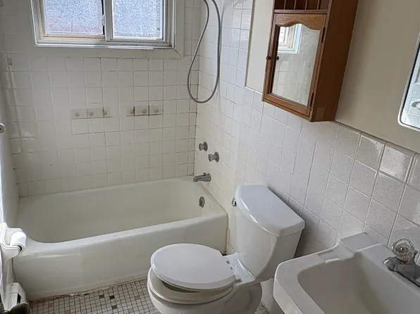 602 Cross Ave S APT 5, Amery, WI 54001