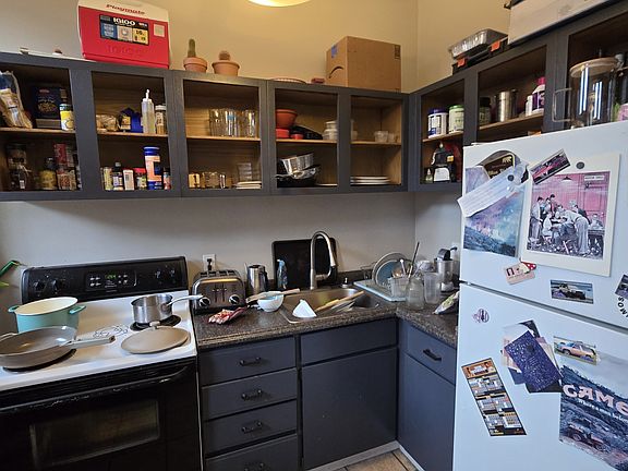 3rd image of 1304 Buena Vista St APT 2