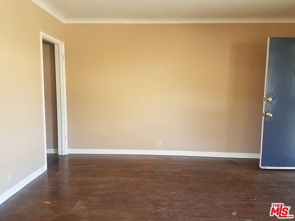 3rd image of 3060 Delevan Dr