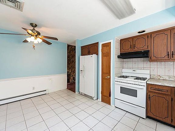 3rd image of 25 Gaffney St