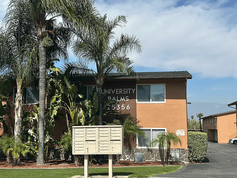 University Palms — Photo 16
