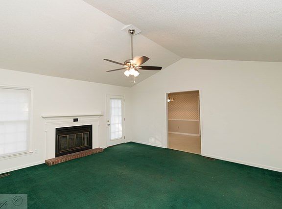 5th image of 404 Rose Dr