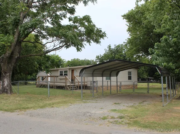 203 W Knisley Ave, Checotah, OK 74426
