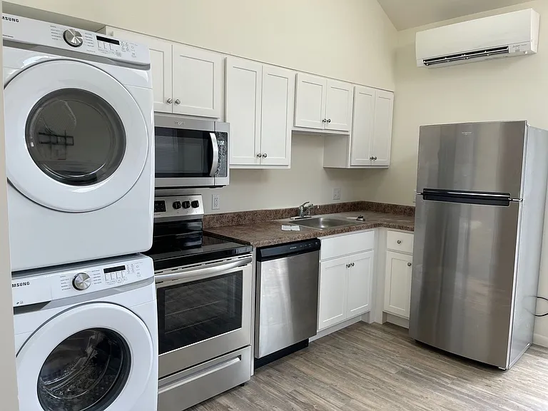 University Park Apartments near Cornell University — Photo 584