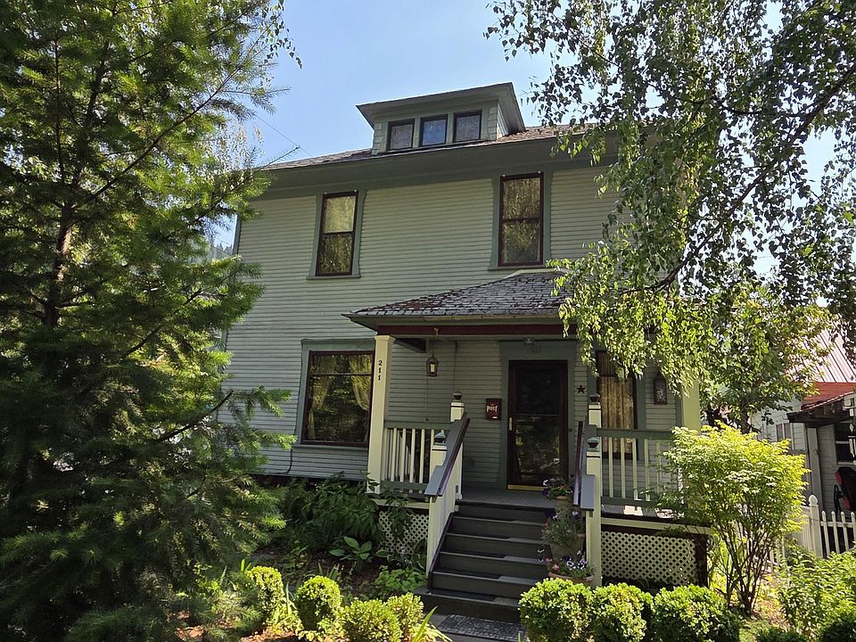 1st image of 211 2nd St