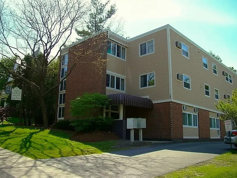 383 College Street — Photo 7