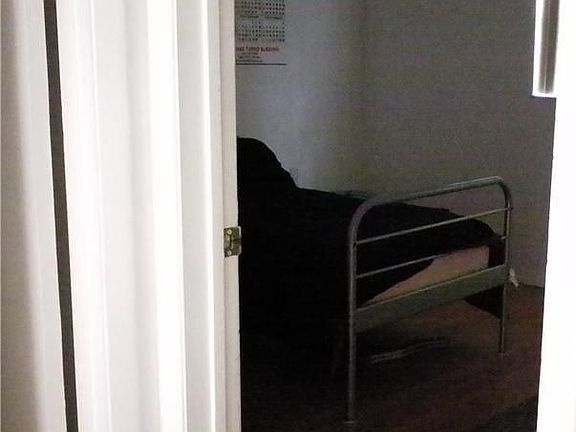 3rd image of 5261 SW 40th Ave