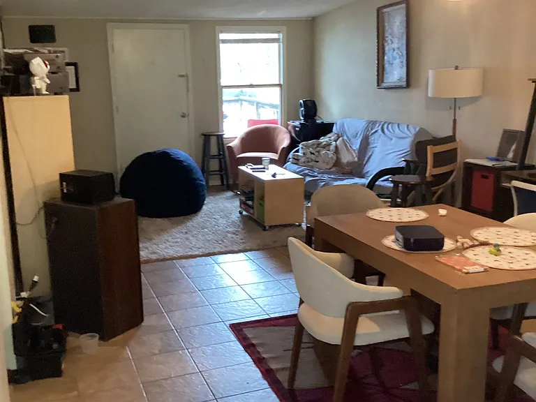 1310 Valley Ln — Photo 2