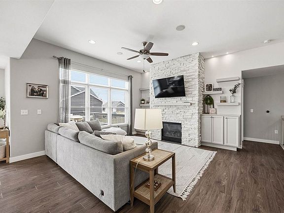3rd image of 640 Hemingway Dr