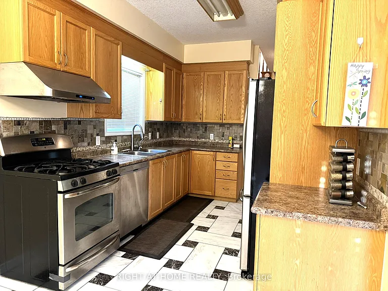 252 Lemon Grass Cres — Photo 7