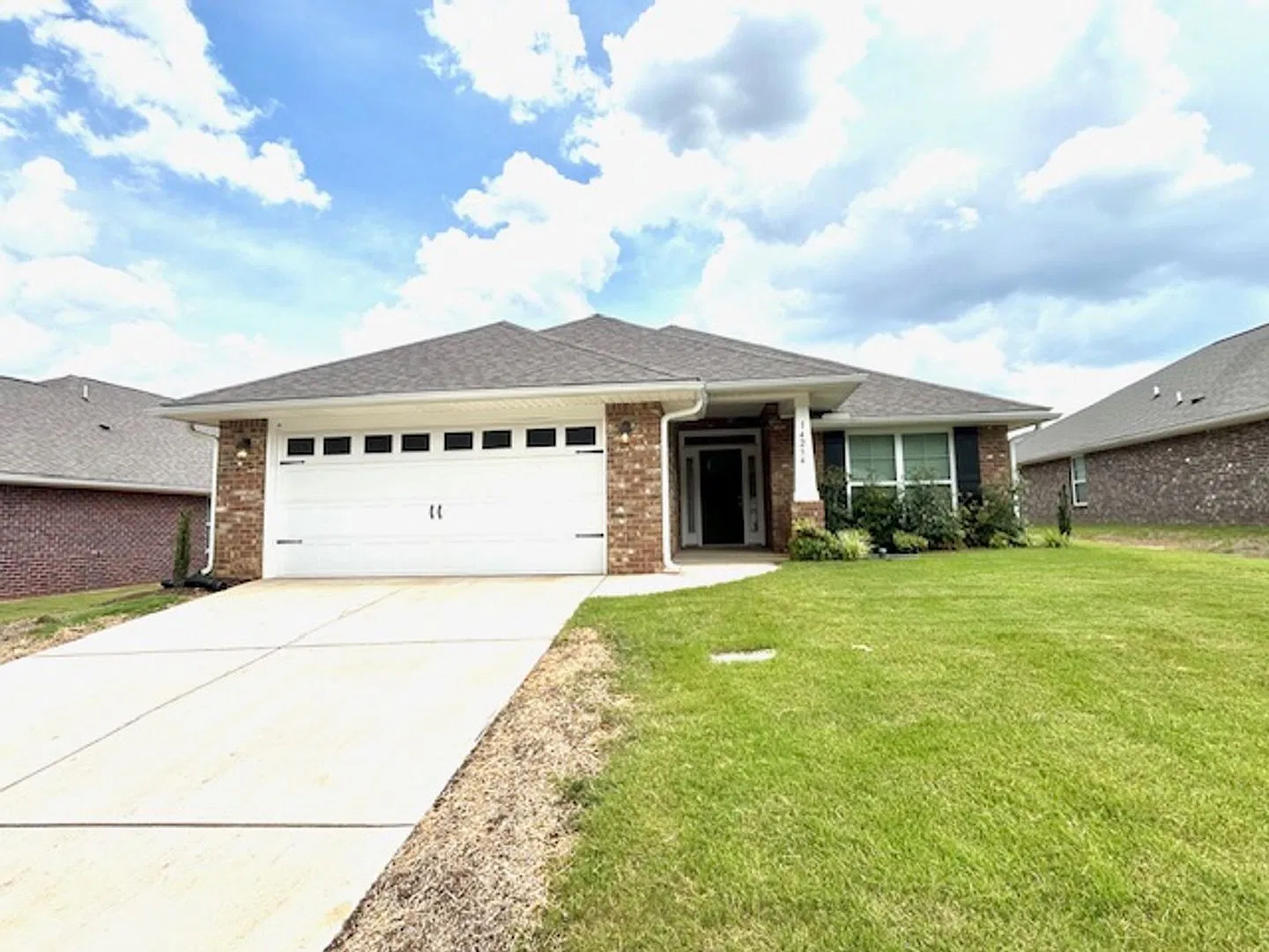 Spacious 4 Bedroom 2 Bath Home! — Photo 1