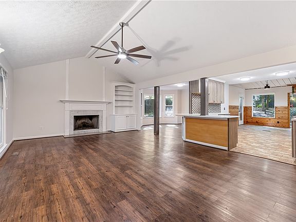 2nd image of 630 E Ln