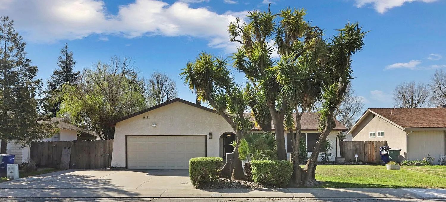 2420 Riedel Way photo 1