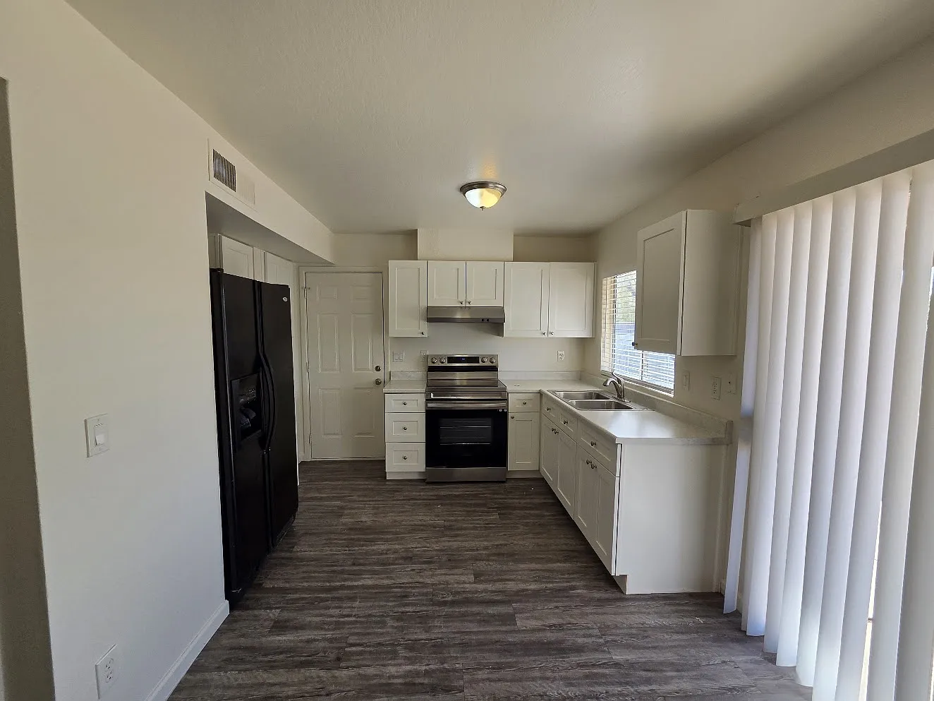 2 bed, 910 sqft, $1,350 — Photo 4