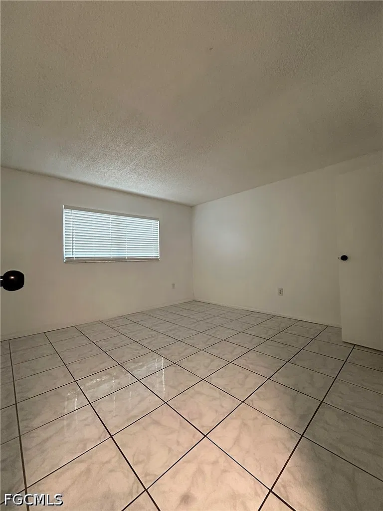 2 bed, 1.0 bath, 968 sqft, $1,100 — Photo 3