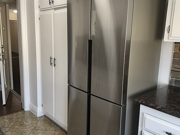 2nd image of 916 S Sherbourne Dr APT 301