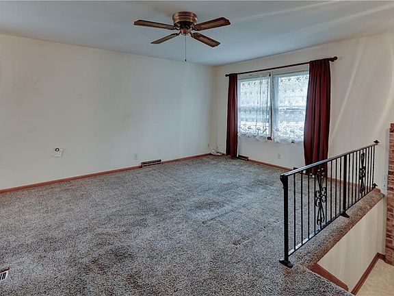 4th image of 410 Bancroft Ave