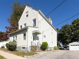16 Staunton St, Yonkers, NY 10704