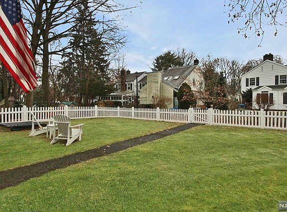 5th image of 6 Burlington Pl #1X