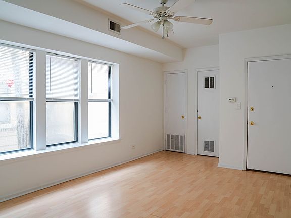 4th image of 3166 W Eastwood Ave #1
