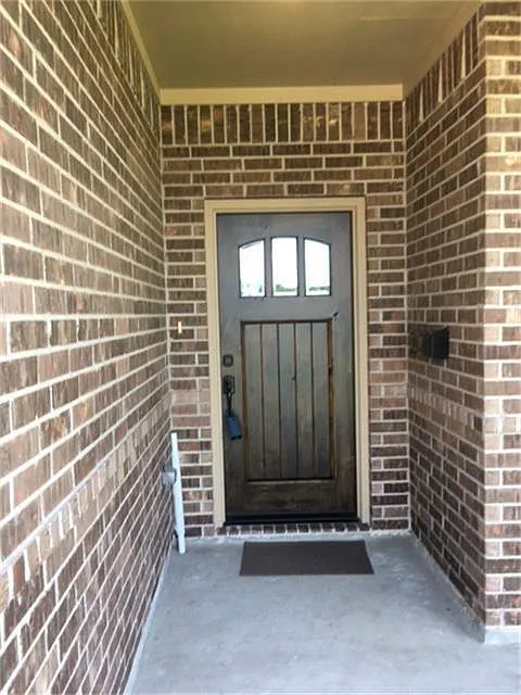 3 bed, 2.0 bath, 1647 sqft, $2,050 — Photo 2
