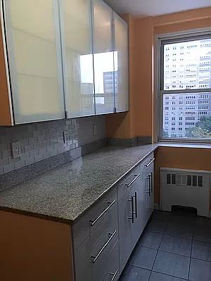 5th image of 60 Knolls Cres APT 5B