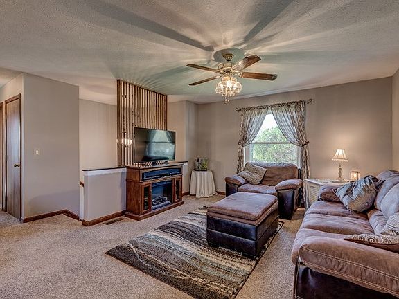 2nd image of 2010 Woodmeadow Dr
