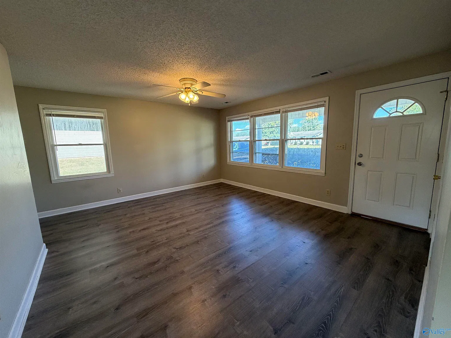 3 bed, 2.0 bath, 1150 sqft, $1,350 — Photo 4