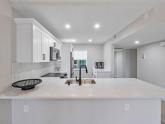 4th image of 802 Cypress Grove Lane #410