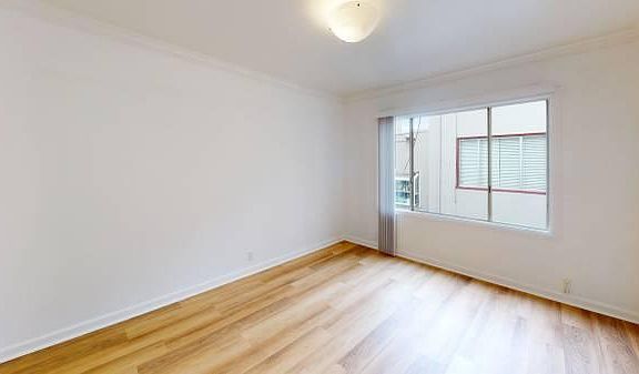 2nd image of 1980 Sacramento St APT 301