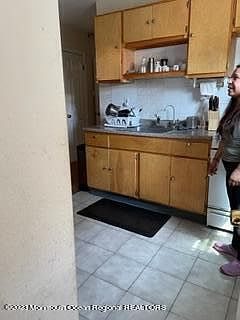 5th image of 460 Stuyvesant Avenue