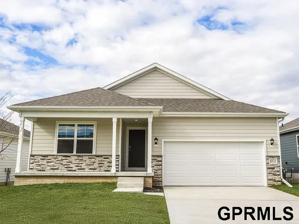 20502 Emiline St, Gretna, NE 68028