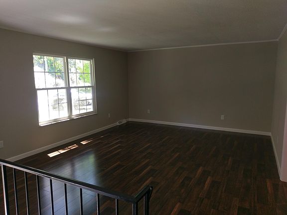 3rd image of 1102 Holland Trl