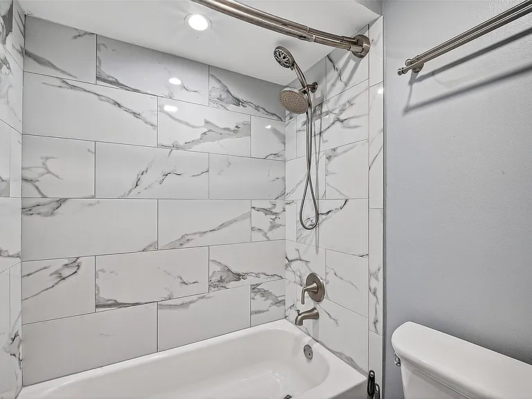 5150 Hidalgo St #402 — Photo 40