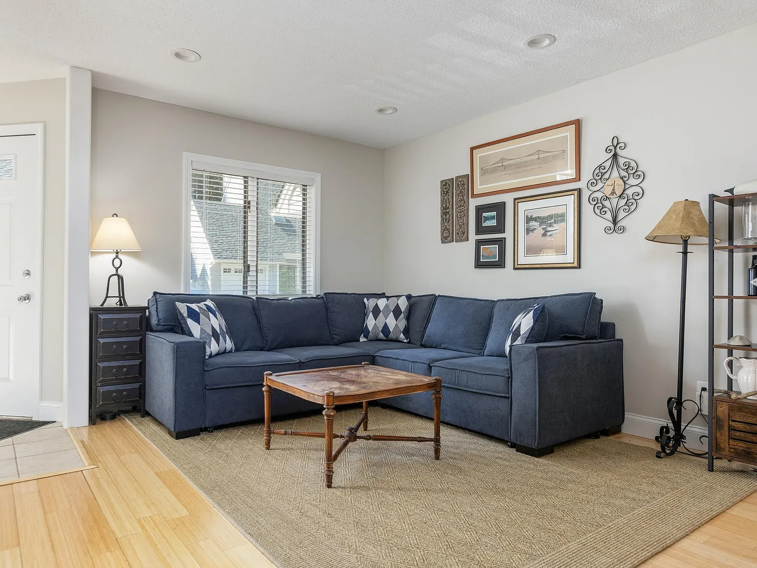 3 bed, 2.5 bath, 1799 sqft, $2,700 — Photo 4