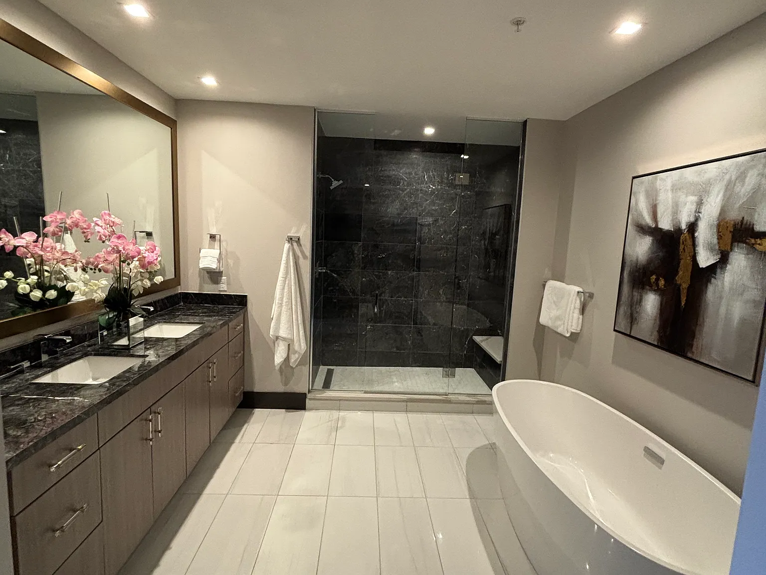 4 bed, 3.5 bath, 3000 sqft, $11,055 — Photo 4