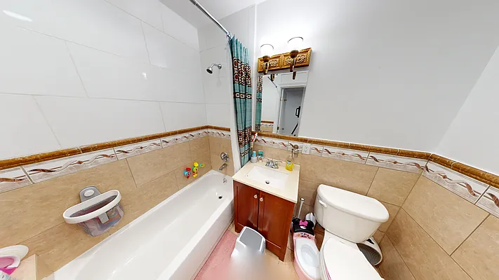 Sold by Chase Global Realty Corp | media 10