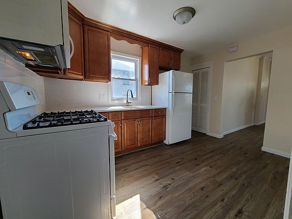 5th image of 141 Palmer Ave #1