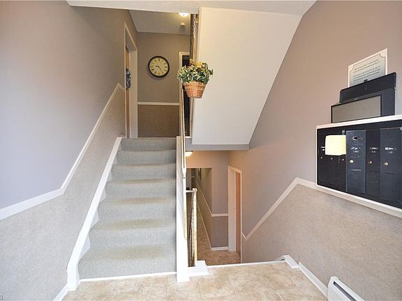 3rd image of 2520 Flintridge Dr