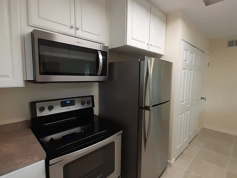 706 Valley Dr — Photo 5
