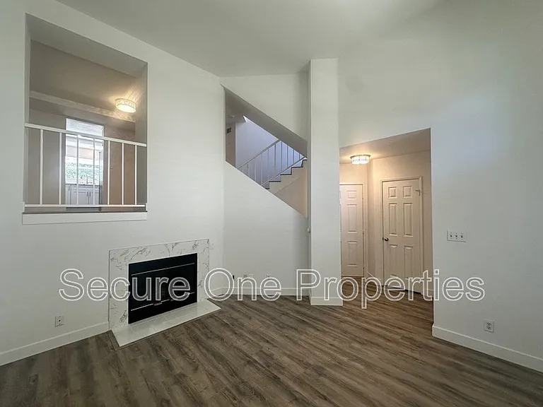 674 Warwick Ave — Photo 5