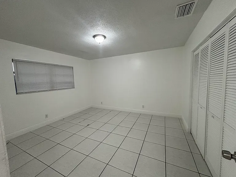 1916 SW 11th St #31 — Photo 9
