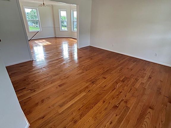 2nd image of 90 Lee St