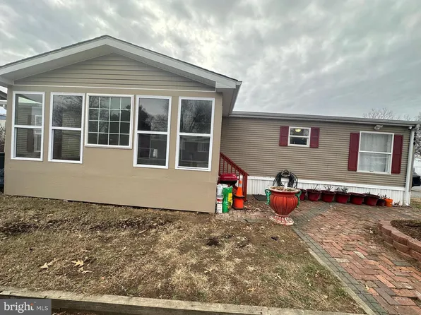 244 5th St, Lothian, MD 20711