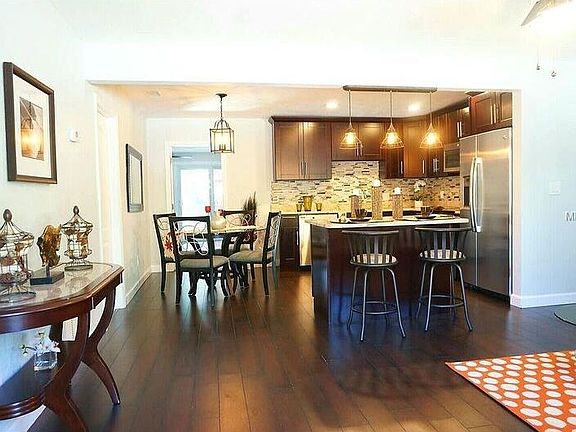 5th image of 1549 Cambridge Dr